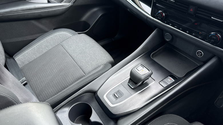 Nissan Qashqai 1.3 DiG-T MH 158 N-Connecta 5dr Xtronic Petrol Hatchback